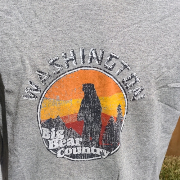 Old Navy t-shirt - Picture 2 of 3